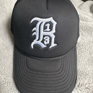 R13 black trucker cap